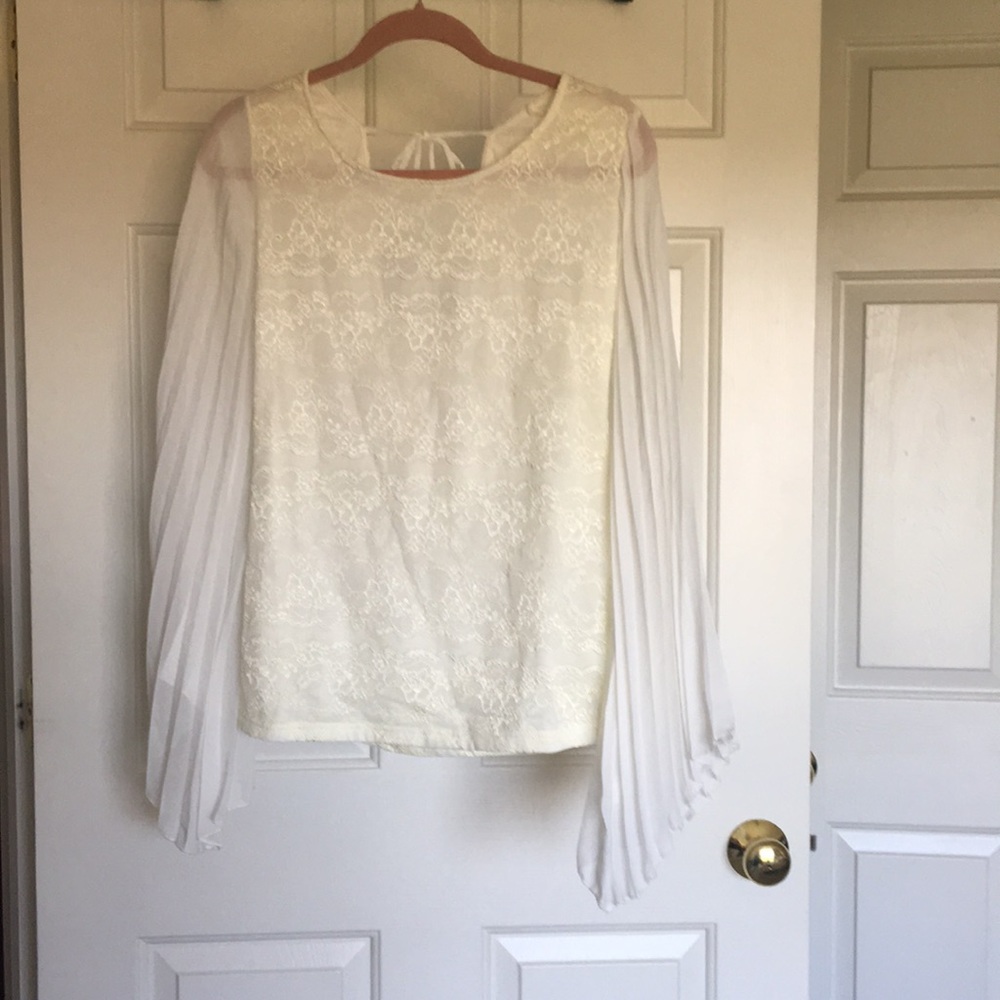NWT lace bell sleeve blouse w/ tie back